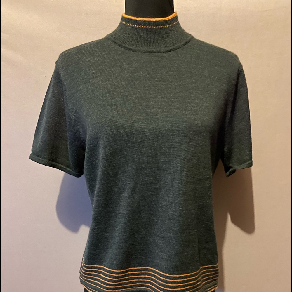 TAHARI SHORT SLEEVE TOP